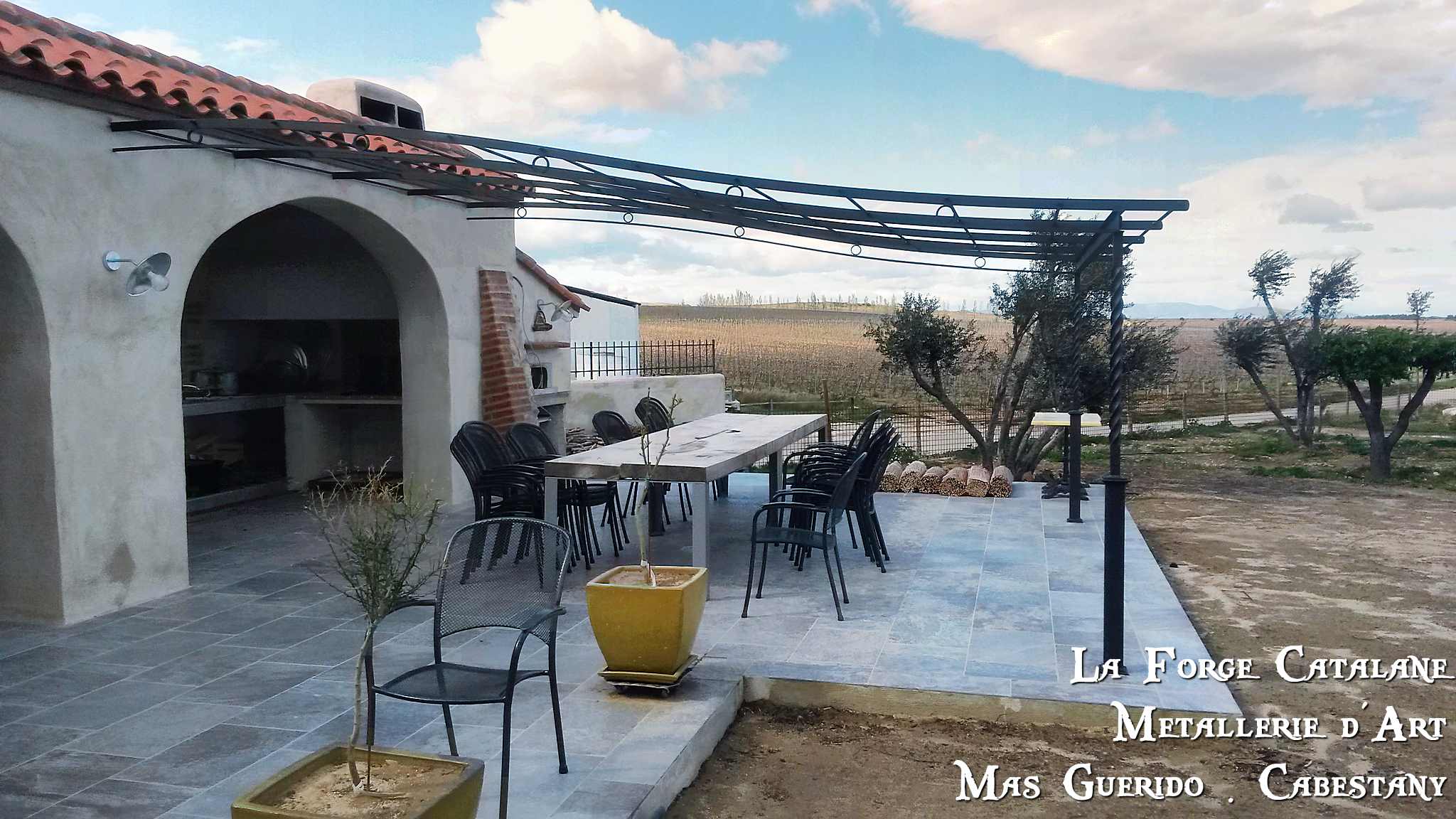 pergola terrasse frise mas becha demi chapeau gendarme fer Forge Catalane Cabestany.jpg